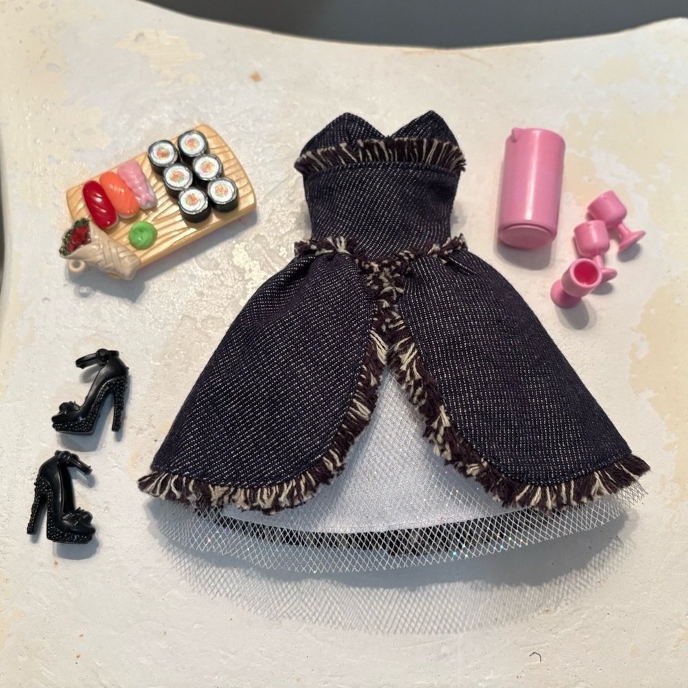 2003 Barbie Fashion Fever Beat Street Raw Edge Denim Dress C4004